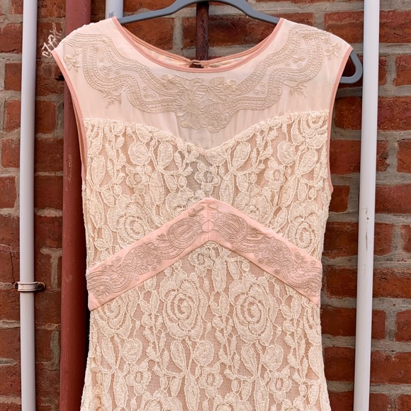 Vintage style lace gown - Picture 3 of 14